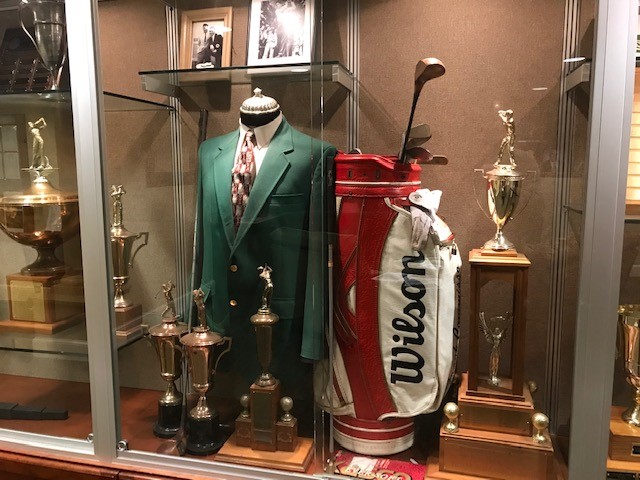golf trophy case